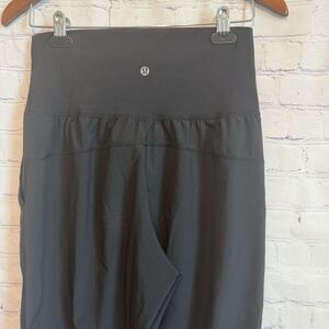 Lululemon Petal Hem Super High Rise Crop Pants Black Side Pockets Capri 23"